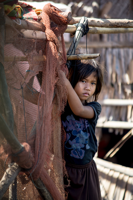 Anak Nelayan yang hidup di rumah terapung di danau Tonle Sap Lake, Kamboja. Lensa telefoto 200mm f/2.8 1/640 detik, ISO 160