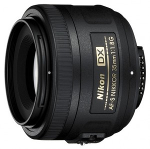 Lensa Nikon 35mm (50mm) sangat populer untuk kamera pemula Nikon