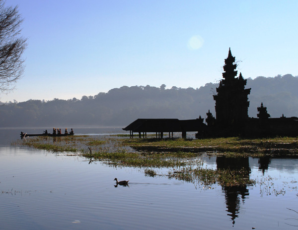 Danau Tamblingan oleh Johan M. Alwi. f/16, 1/166 detik.