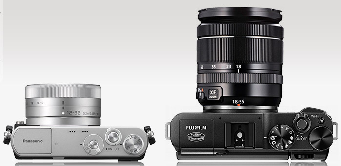 Dari atas terlihat GM1 memiliki lensa yang jauh lebih ringkas. Lensa yang terpasang di Fuji X-A1 adalah lensa 18-55mm f/2.8-4 