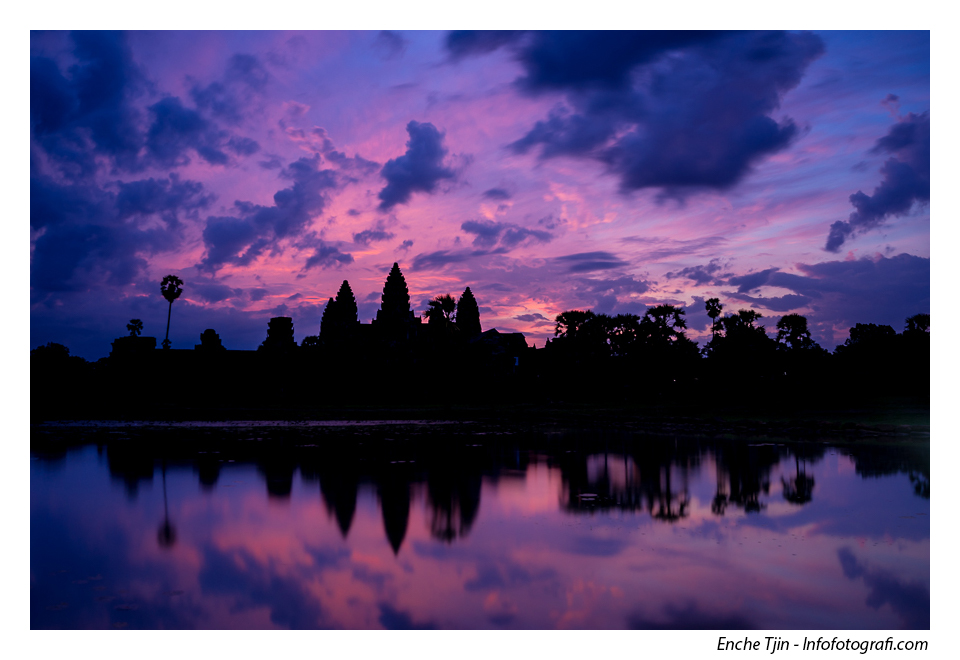 Angkor Wat sunrise, foto wajib kalau berkunjung ke Kamboja.